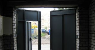 Купить гаражные ворота распашные Людиново, цена от 3858 руб.