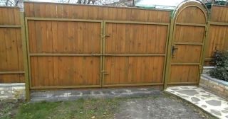 Купить распашные ворота деревянные Людиново, цена от 2727 руб.